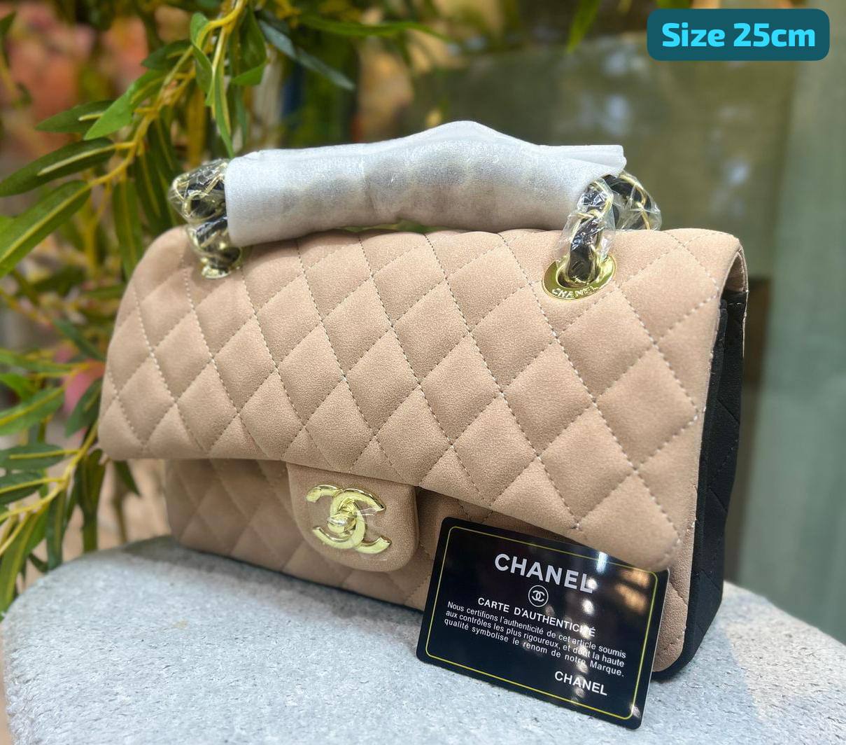 Chanel

Good quality 

with box 🎁🎁🎁

110 dhs✅

Zain186
♥️♥️♥️