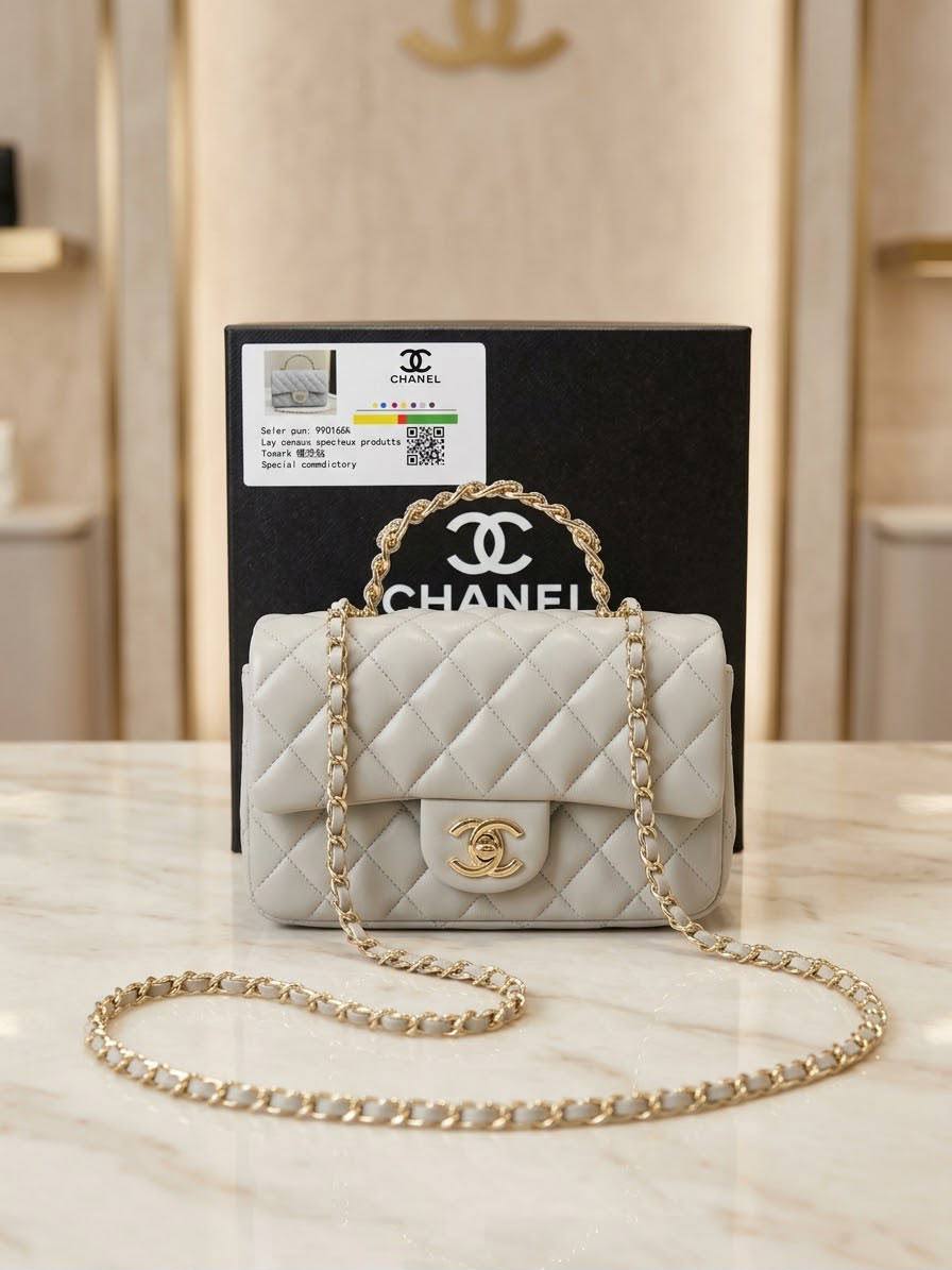 Chanel

95 dhs🇦🇪🇦🇪

With box
20 cm

Zain219
♥️♥️♥️