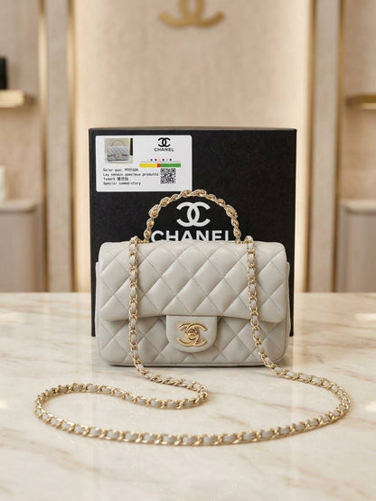 Chanel

95 dhs🇦🇪🇦🇪

With box
20 cm

Zain219
♥️♥️♥️