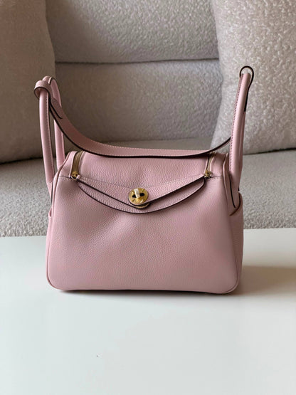 Hermes Lindy 26cm💕master quality😍with box❤️
390 dhs🇦🇪🇦🇪

Zain52
♥️♥️♥️