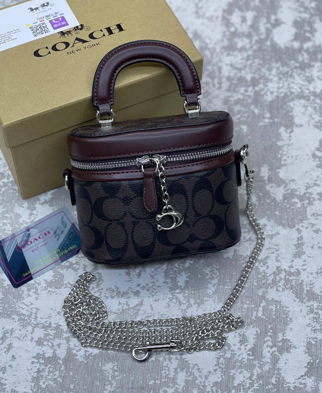 COACH

90 dhs🗽

With box
🎁🎁🎁

Zain175
♥️♥️♥️