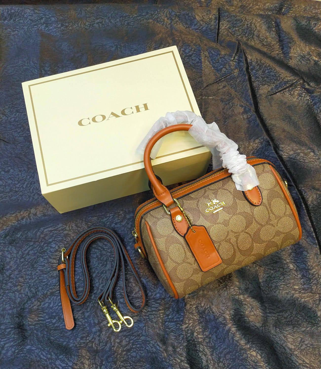 Coach
With box 
90 dhs🇦🇪🇦🇪

Zain235
♥️♥️♥️