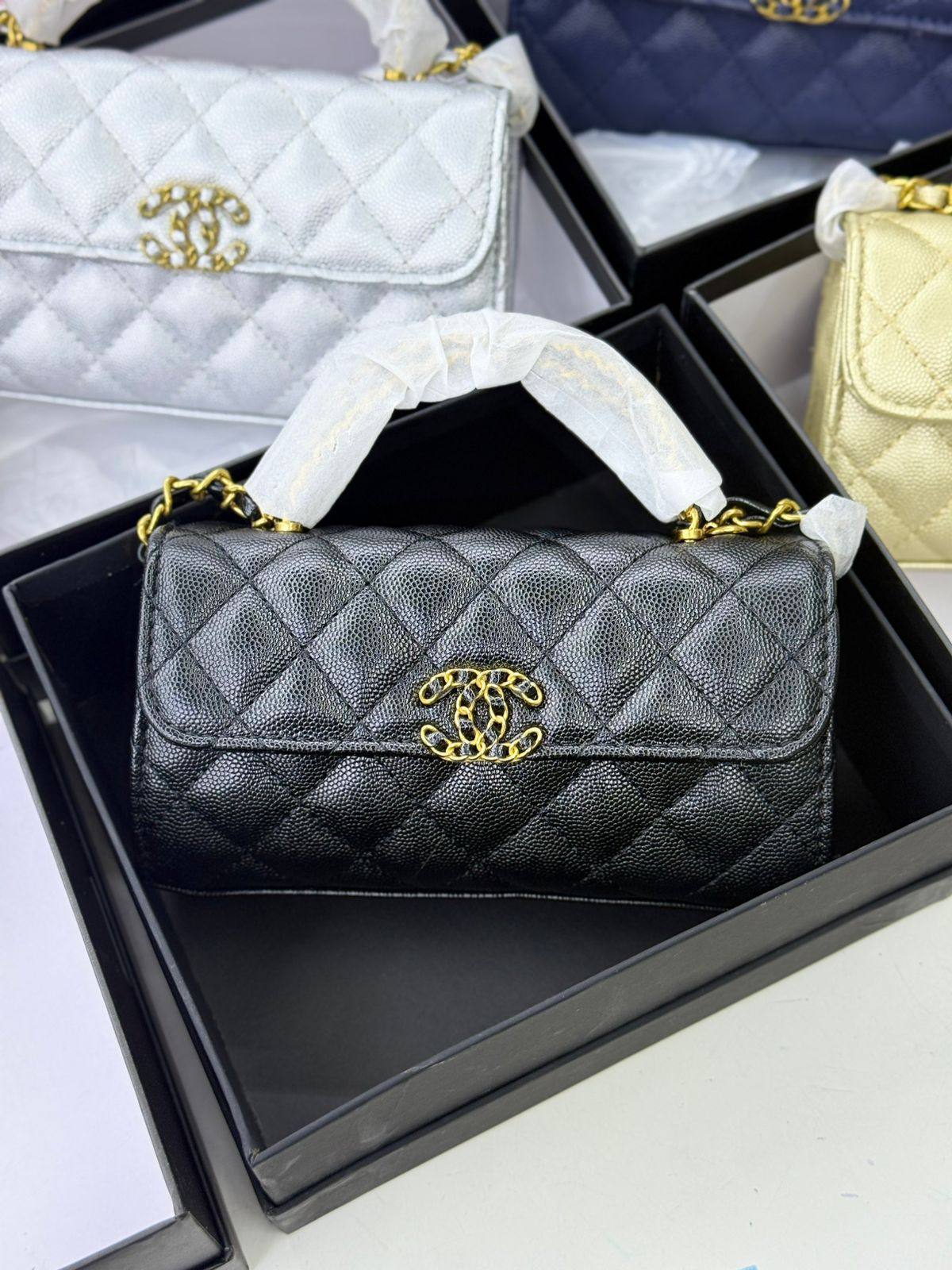 CHANEL 23P KELLY🆕
GOOD QUALITY ☘️
95 dhs❣️

WITH BOX 📦
🎁🎁🎁

Zain28
♥️♥️♥️