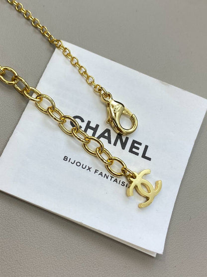 CHANEL
NECKLACE
MASTER QUALITY
65 DHS 💓💫✨

Zain89
♥️♥️♥️
