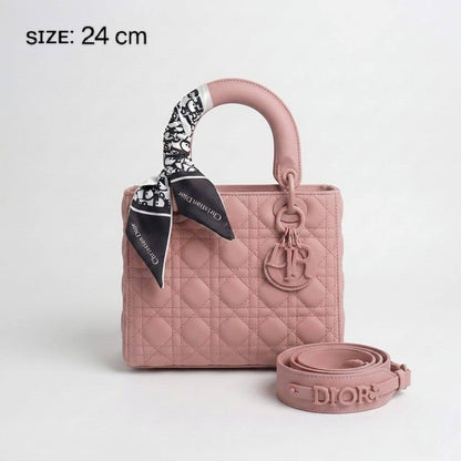 Dior
ᴍᴀᴛᴛᴇ ᴄᴏᴀᴛᴇᴅ ᴄᴏʟᴏʀ
ᴡɪᴛʜ ᴛᴡɪʟʟʏ / ʀɪʙʙᴏɴ
sɪᴢᴇ : 24 cm
ᴡɪᴛʜ BOX

120 dhs💛

Zain31
♥️♥️♥️