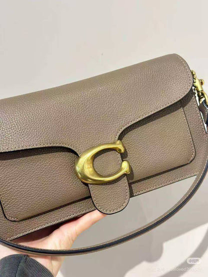 COACH

Size  26cm

Withbox

100 dhs✅

Zain04
♥️♥️♥️