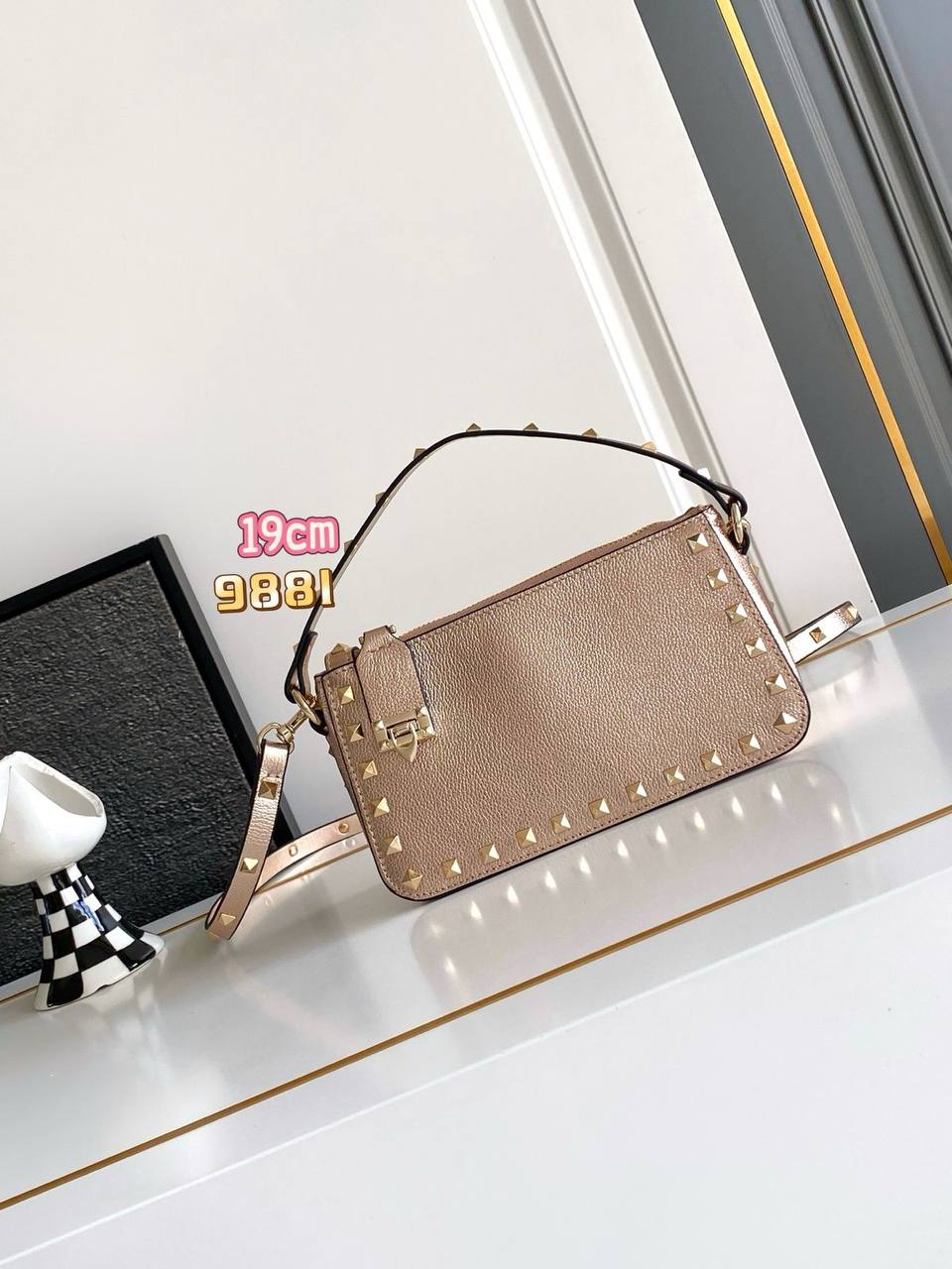 Valentino  
Master🌺🌺
size：19cm  
250 dhs✅

Zain114
♥️♥️♥️