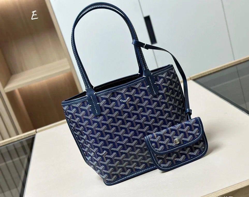 🌈 Goyard Small
1️⃣ First quality 
Size : 29 * 20 cm
75 dhs💓

Zain115
I♥️♥️♥️