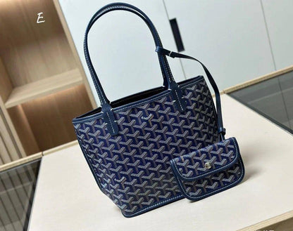 🌈 Goyard Small
1️⃣ First quality 
Size : 29 * 20 cm
75 dhs💓

Zain115
I♥️♥️♥️