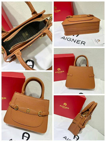 Aigner
105 dhs❣️ 

SIZE：24cm
GOOD quality 


with box
🎁🎁🎁

Zain35
♥️♥️♥️
