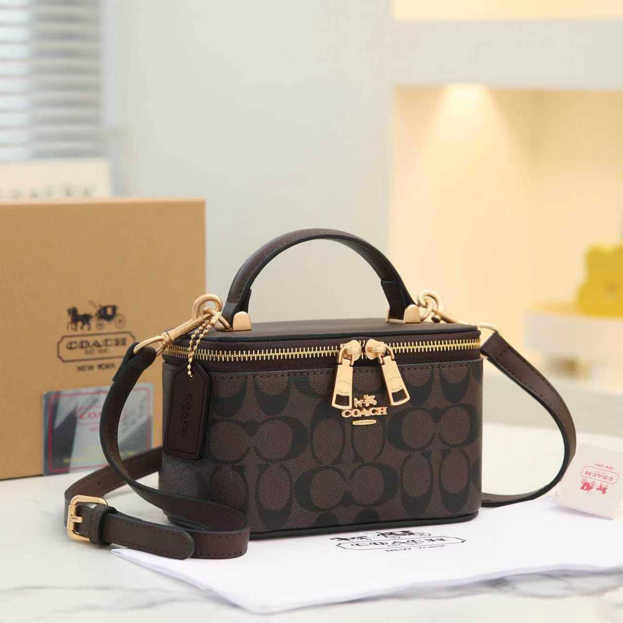 Coach

withbox 
🎁🎁🎁

95 dhs💓

Zain143
♥️♥️♥️