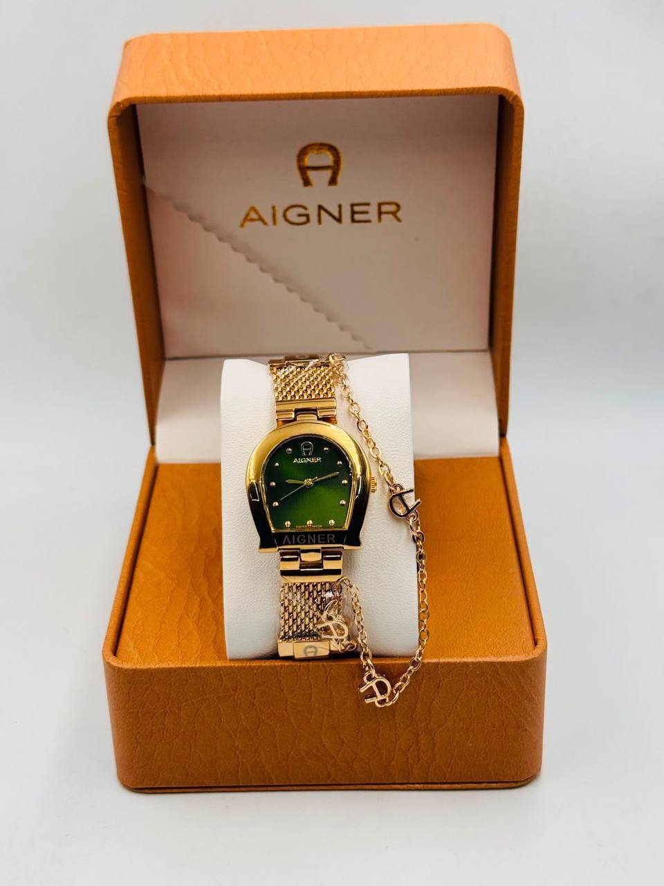 Aigner ladies 
60 dhs🇦🇪🇦🇪

Zain08
♥️♥️♥️