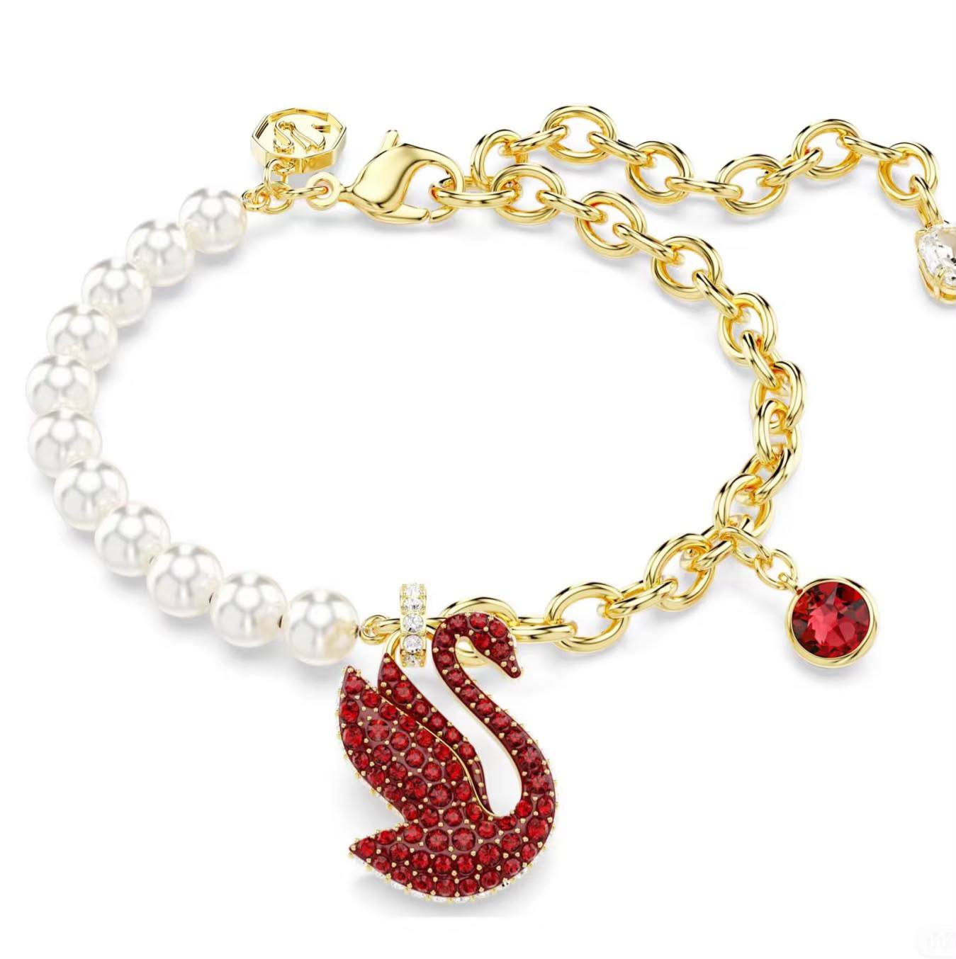 SWAROVSKI 
Bracelet 😍
Master quality 💯
With normal boxes 🗃️ 
70 dhs✅

With master box 📦 
100 dhs✅

Zain216
♥️♥️♥️