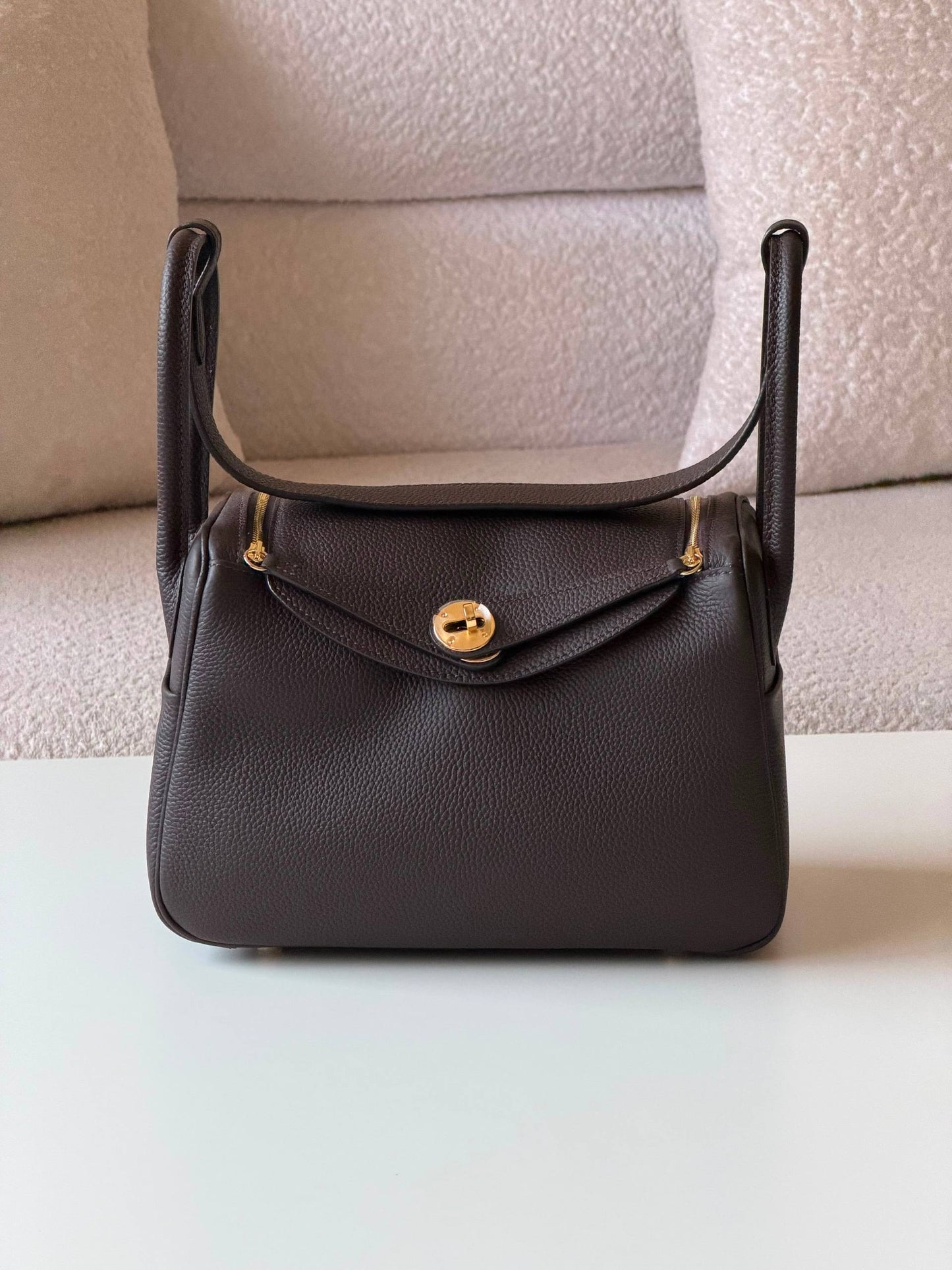 Hermes Lindy 26cm💕master quality😍with box❤️
390 dhs🇦🇪🇦🇪

Zain52
♥️♥️♥️