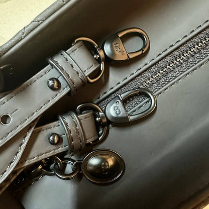 DIOR 

NEW CAME 

GOOD QUALITY 
115 dhs🇦🇪🇦🇪

SIZE: 24cm

Zain295
Zain17
♥️♥️♥️