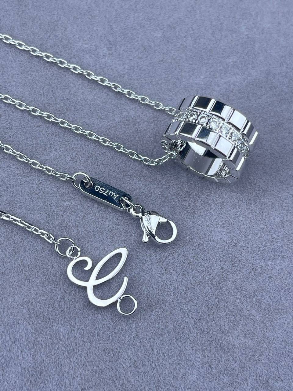 CHOPARD 
Necklace 
Master quality 💯
With normal boxes 🗃️ 
50 dhs 

With master box 📦 
110 dhs 

Zain216

♥️♥️♥️