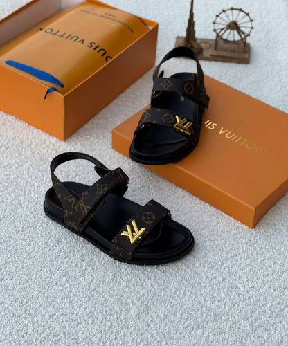 New.  Lv  sandle 
Size  .  36.  to 41
120 dhs🪙🌨️

Zain80
♥️♥️♥️