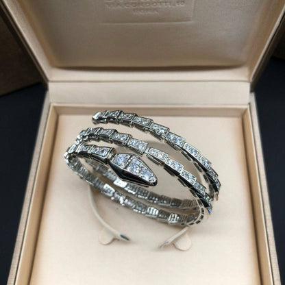 BVLGARI ❤️‍🔥*
Bangle ✨
Master quality 💯
With normal boxes 🗃️ 
95 dhs💓
With master box 📦 
135 dhs💓

Zain216
♥️♥️♥️