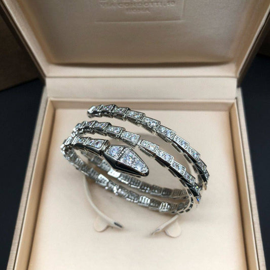 BVLGARI ❤️‍🔥*
Bangle ✨
Master quality 💯
With normal boxes 🗃️ 
95 dhs💓
With master box 📦 
135 dhs💓

Zain216
♥️♥️♥️