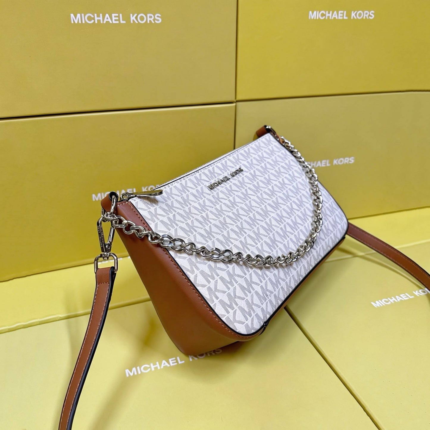 MK 
GOOD QUALITY 
WITH BOX  
100 dhs🇦🇪🇦🇪

Zain295
♥️♥️♥️