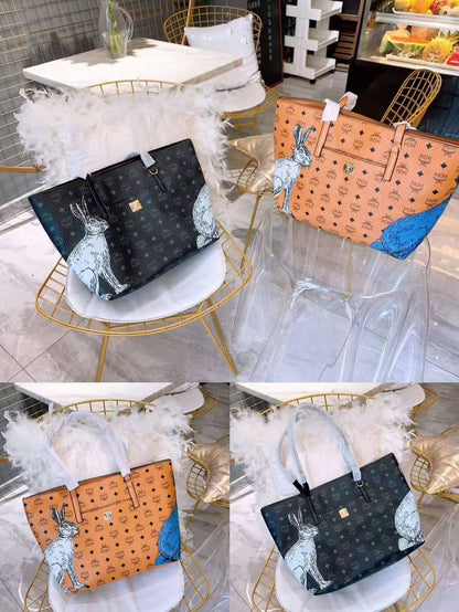 MCM
100 dhs🌺
Size47cm
Good quality

Zain06
♥️♥️♥️