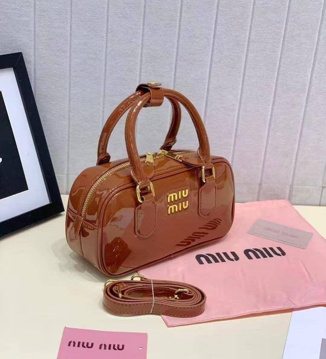MIU MIU 
GOOD QUALITY 
WITH BOX 
🎁🎁🎁

90 dhs✅

Zain17
♥️♥️♥️