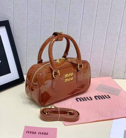 MIU MIU 
GOOD QUALITY 
WITH BOX 
🎁🎁🎁

90 dhs✅

Zain17
♥️♥️♥️