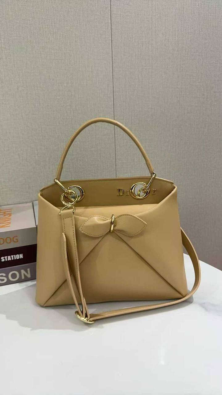 Dior

110 dhs✅

with box
🎁🎁🎁

Zain203
♥️♥️♥️