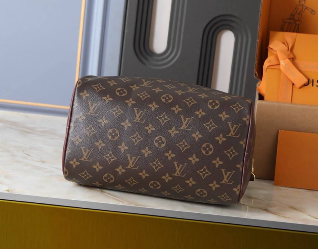 LOUIS VUITTON 

COPY ONE 

NEW DESIGN 

220 DHS🇦🇪🇦🇪🇦🇪

Zain295
♥️♥️♥️