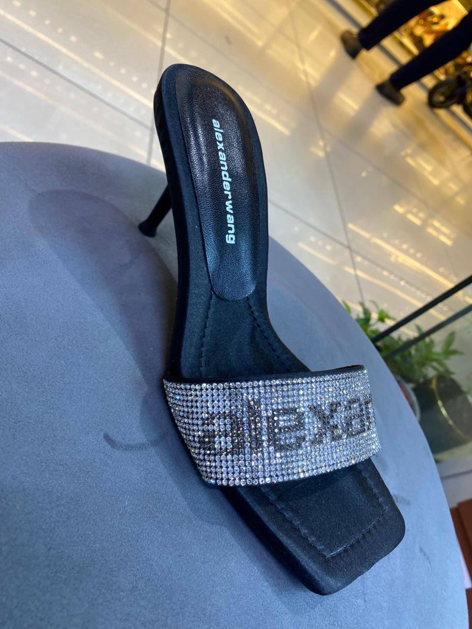Prada
Size 36-42
120 dhs✅

Zain57
♥️♥️♥️
