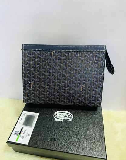 Goyard clutch
Good quality

With box 
🎁🎁🎁

65 dhs🪙💚

Zain50
♥️♥️♥️