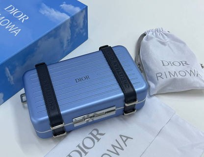 Rimowa 
Dior
  20Cm 

With Box🎁🎁🎁
280 dhs✅

Zain131
♥️♥️♥️