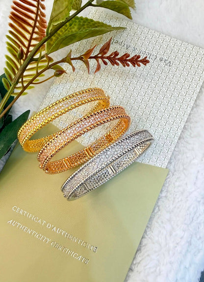 VCA
 *Perle’e Diamond, 3 rows*
Bangle and Ring 
*220 dhs🇦🇪🇦🇪*   with  *NORMAL*  Box
*260 dhs🇦🇪🇦🇪* with  *1 ORIGINAL*  Box

Zain209
♥️♥️♥️