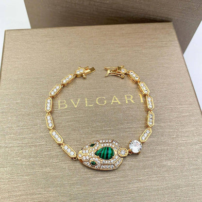 BVLGARI SET offer💥*
Necklace ❣️
Earring ❤️‍🔥
Breslat 🦋
Master quality 💯
With normal boxes 📦 
And paper bag 🛍️
300 dhs🪙💕
With master box 🗃️ 
330 dhs🪙💕

Zain216
♥️♥️♥️