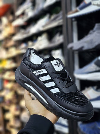 Adidas
Size 39to45    
50 dhs🪙🌨️

Zain163
♥️♥️♥️
