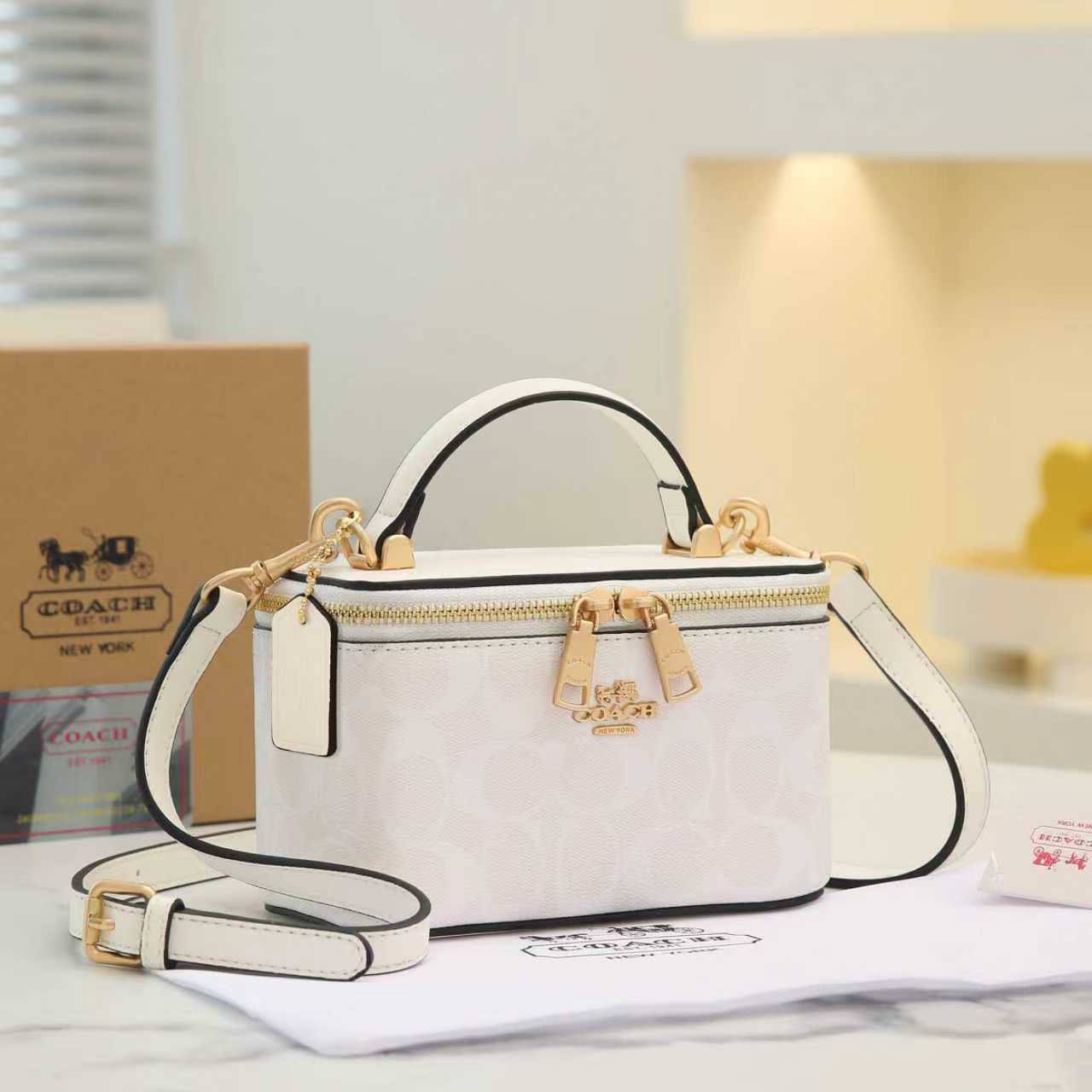 Coach

withbox 
🎁🎁🎁

95 dhs💓

Zain143
♥️♥️♥️