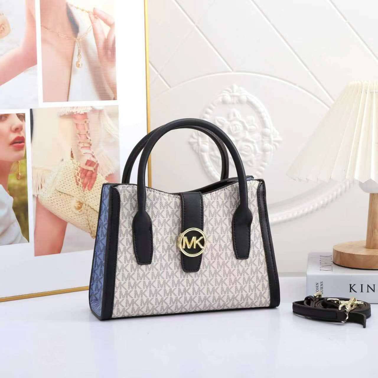 MK
Top Handle Cross Bag
With Long Belt strap
Without BOX
Size : 24 cm

100 dhs🇦🇪🇦🇪

Zain239
♥️♥️♥️