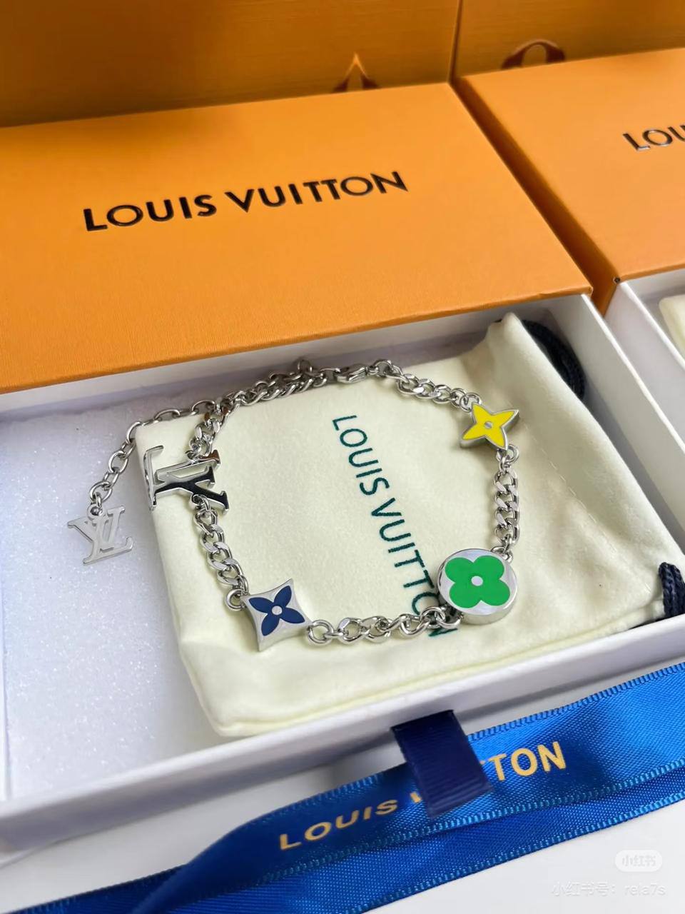 LV 
Master Bracelet 

90 dhs🪙🌨️

Zain32
♥️♥️♥️