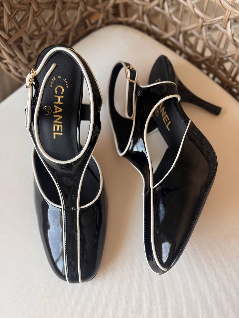 CHANEL 🤍
🤩Available new 😍😍
Size: 36 to 41
Super master quality
450 dhs✅

Zain198
♥️♥️♥️