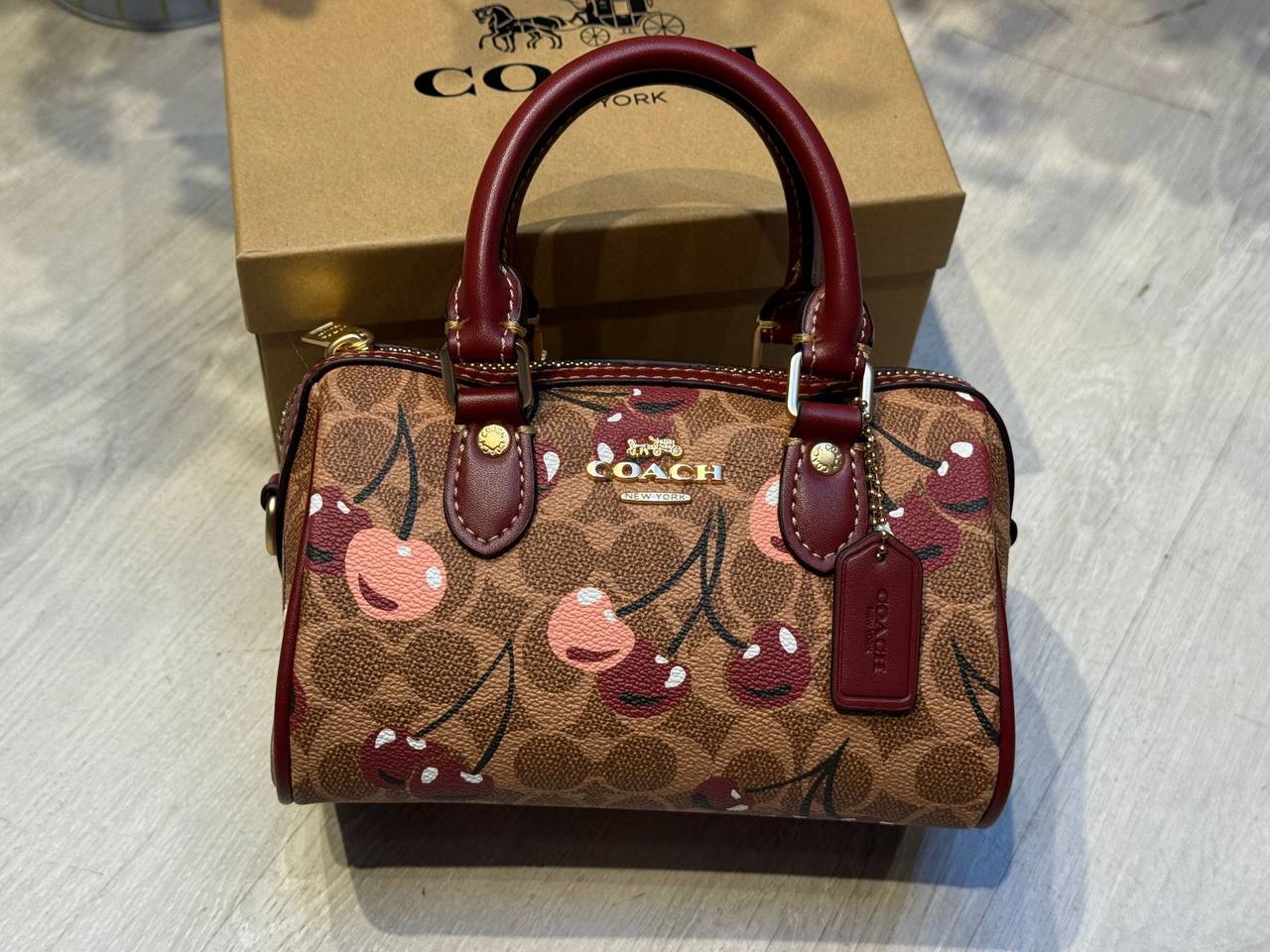 COACH 
Speedy 
18cm
95 dhs❤️ 

with Box
🎁🎁🎁

Zain44
♥️♥️♥️