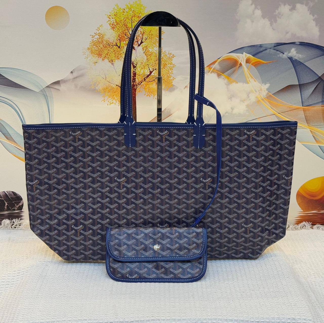 Goyard
Best quality 
90 dhs🪙🖤
size 56cm

Zain158
♥️♥️♥️