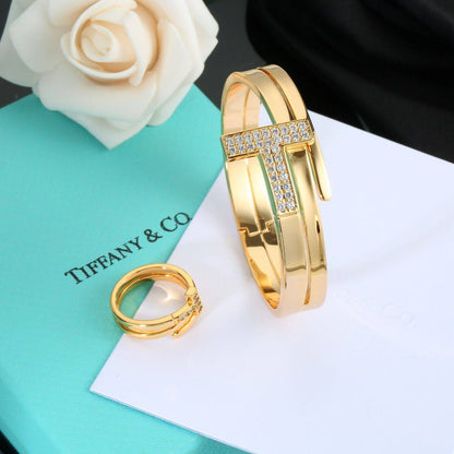 Tiffany ❤️‍🔥*
Bangle ✨
Ring 💍 available size 👇
6,7,8,9
Master quality 💯
With normal boxes 🗃️ 
110 dhs🇦🇪
With master box 📦 
135 dhs🇦🇪

Zain216
♥️♥️♥️