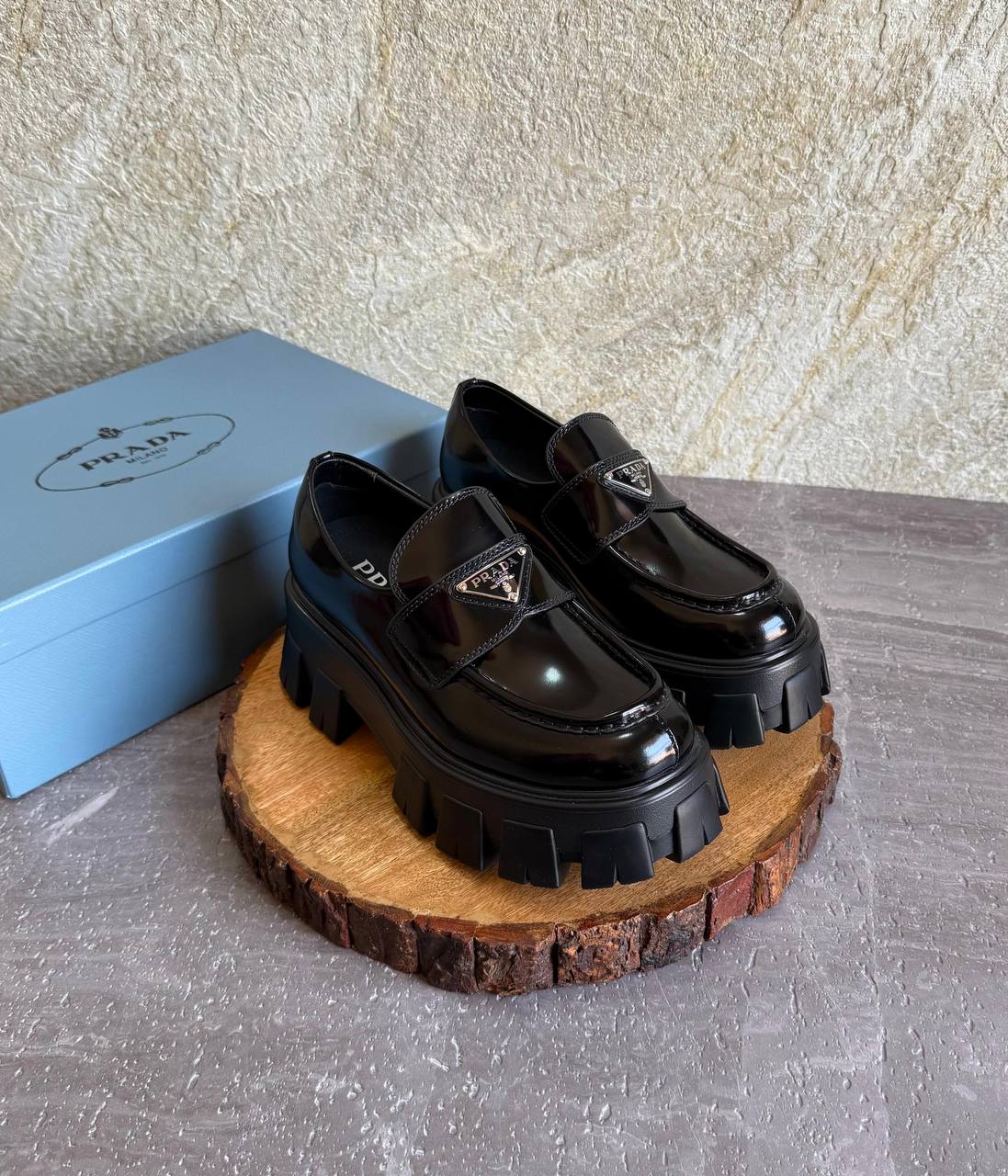 PRADA 
SuperMaster Quality 💯
450 dhs💓
Size: 36-41💥

Zain171
♥️♥️♥️