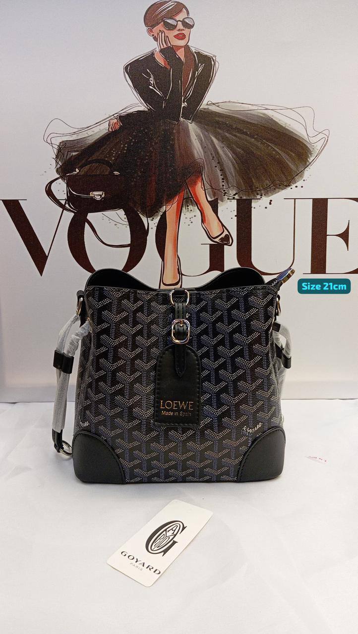 Goyard
Best quality
With box’s
🎁🎁🎁

105 dhs🪙🌨️
size 21cm

Zain158
♥️♥️♥️