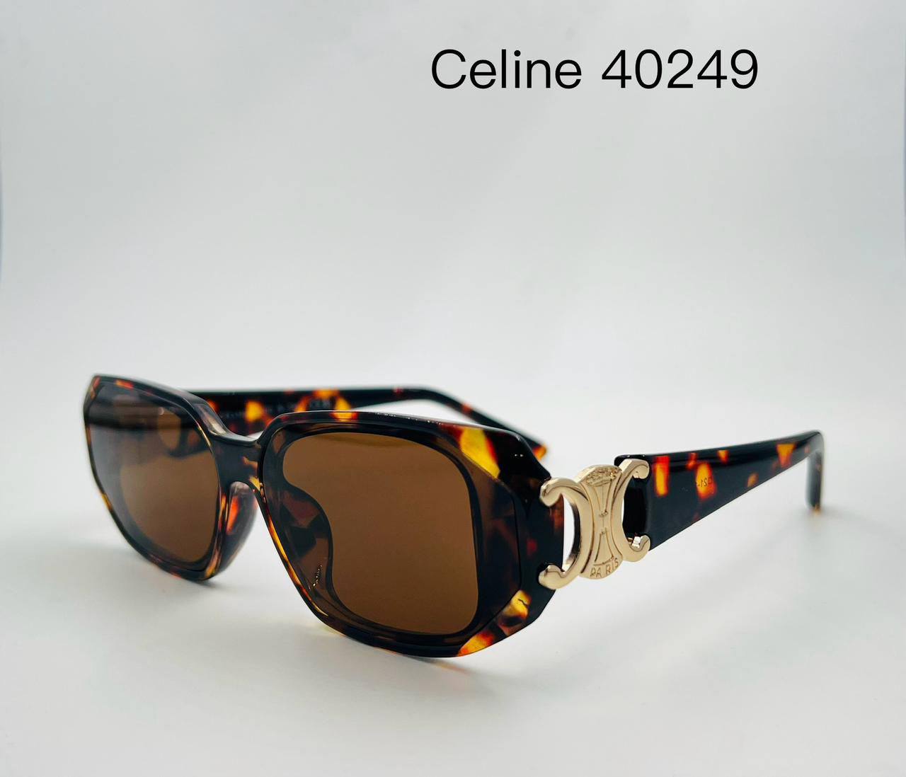 Celine💥
Sunglasses 🕶️ 
good quality 💯 
With master  Box 🗃️ 
50 dhs🇦🇪

Zain273
♥️♥️♥️