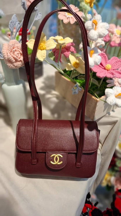 CHANEL 
21cm
105 dhs✅

Zain44
♥️♥️♥️