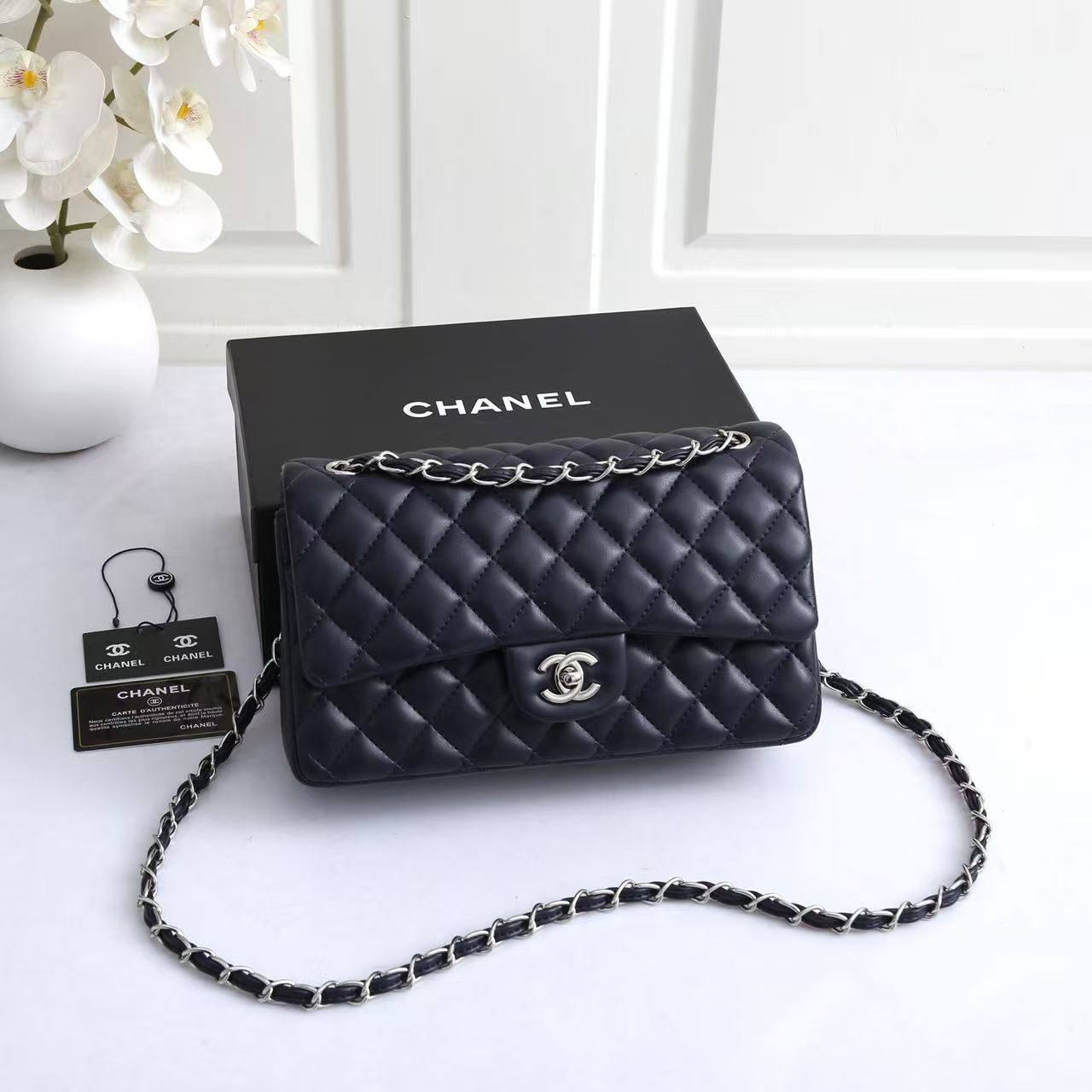 Chanel
with box
110 dhs💓

Zain143
♥️♥️♥️
