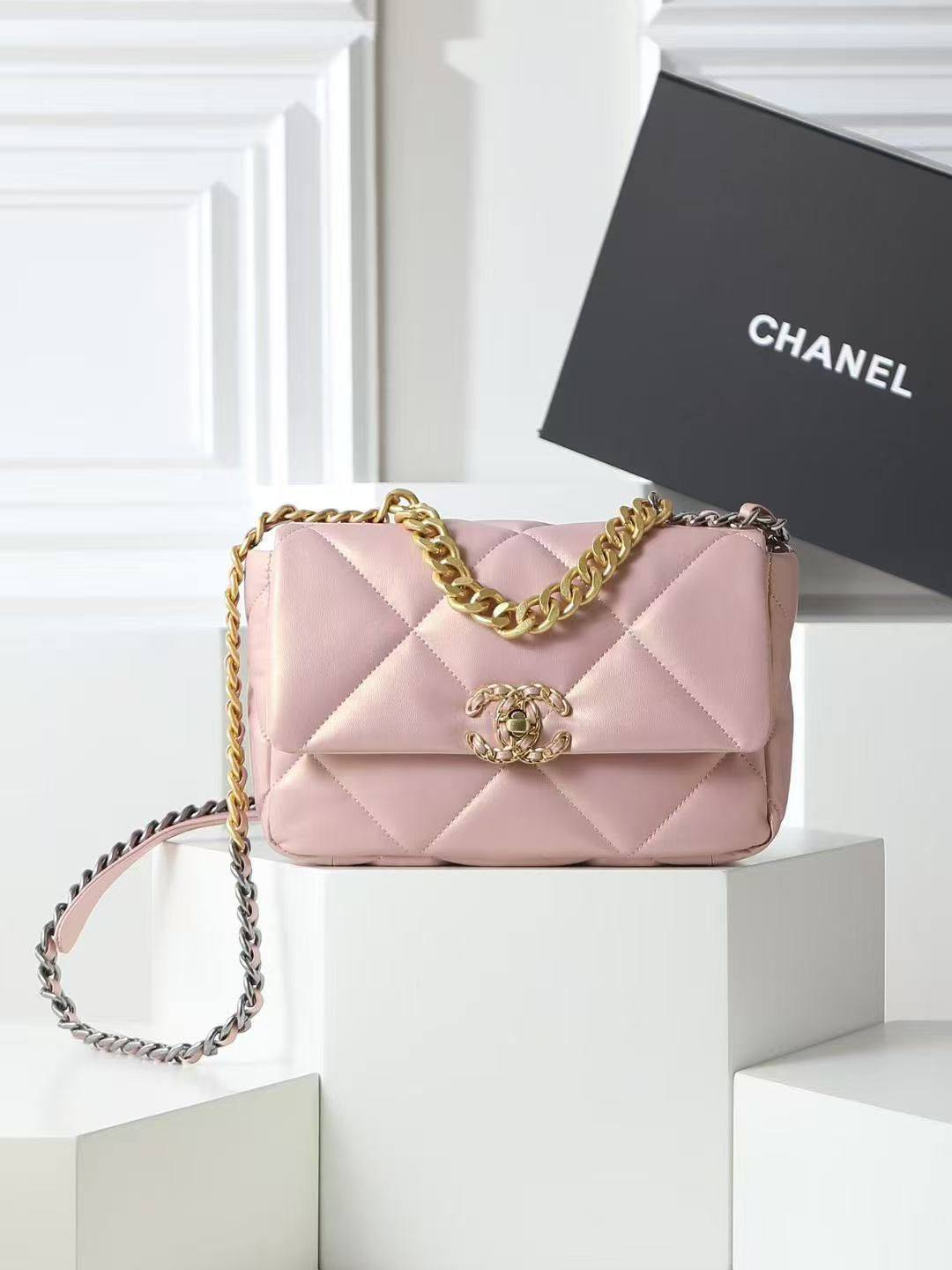 Chanel
Master+++
340 dhs❣️

Zain153
♥️♥️♥️