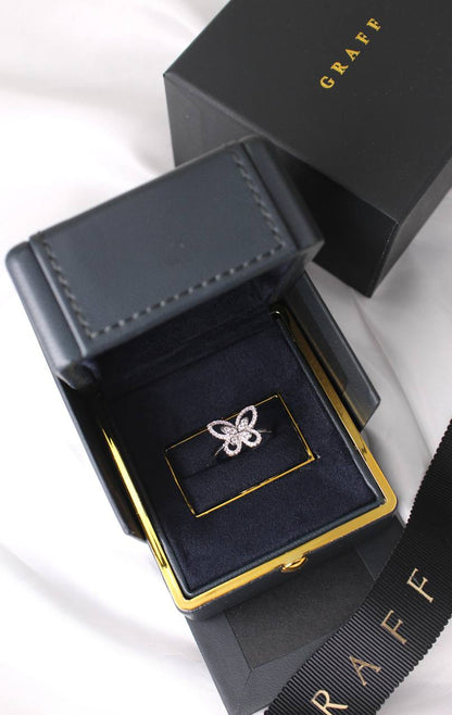 *GRAFF* 💎
*RING* 
Butterfly Silhouette Diamond Mini Ring
WHITE GOLD
🆕🎉🥳🎊🆕
↗️ *Super Master Quality ®️*
For Price 👇 WTSP Text Zain 0568585901

Zain106
♥️♥️♥️