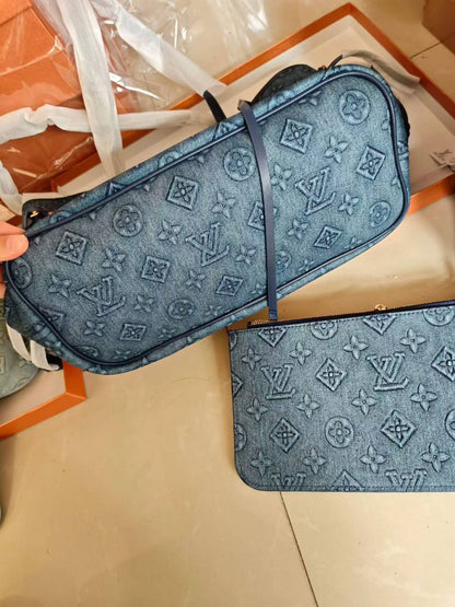 LV
withbox
 120 dhs🇦🇪🇦🇪

Zain143
♥️♥️♥️
